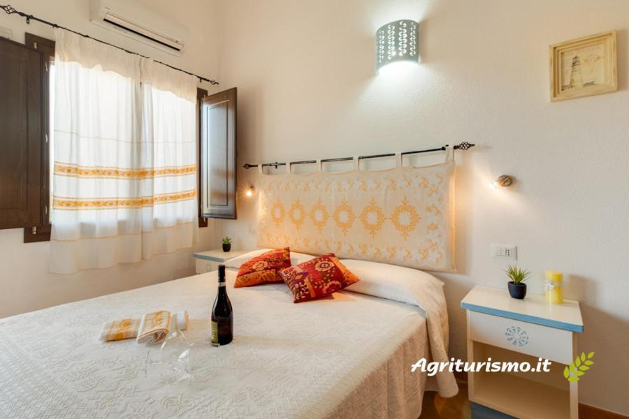 Agriturismo Campesi Casale Tra Le Vigne Aglientu Eksteriør bilde