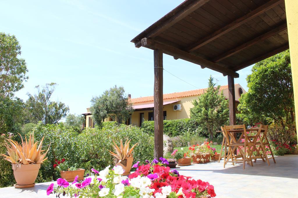 Agriturismo Campesi Casale Tra Le Vigne Aglientu Eksteriør bilde