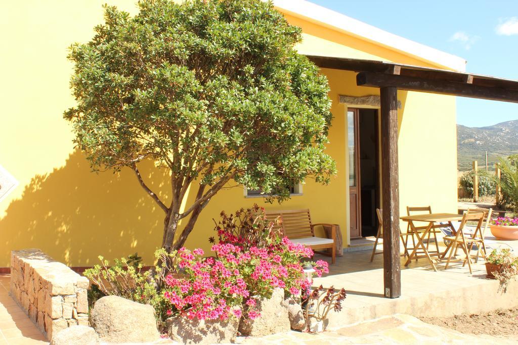 Agriturismo Campesi Casale Tra Le Vigne Aglientu Eksteriør bilde