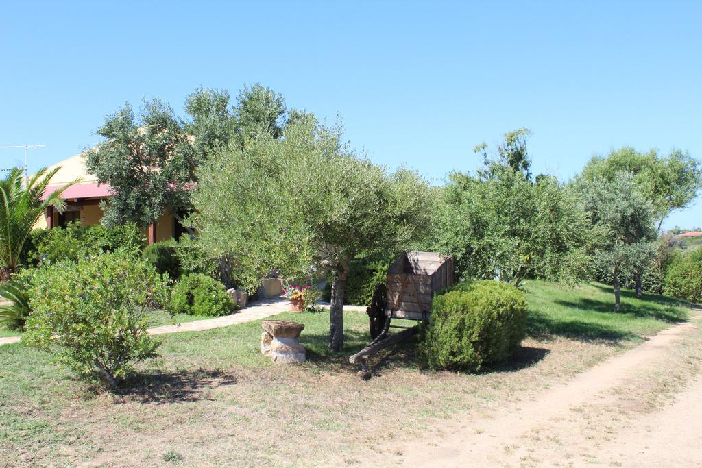 Agriturismo Campesi Casale Tra Le Vigne Aglientu Eksteriør bilde