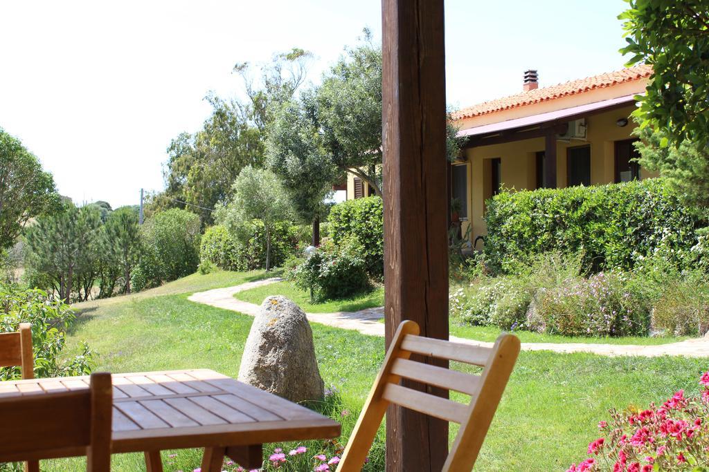 Agriturismo Campesi Casale Tra Le Vigne Aglientu Eksteriør bilde