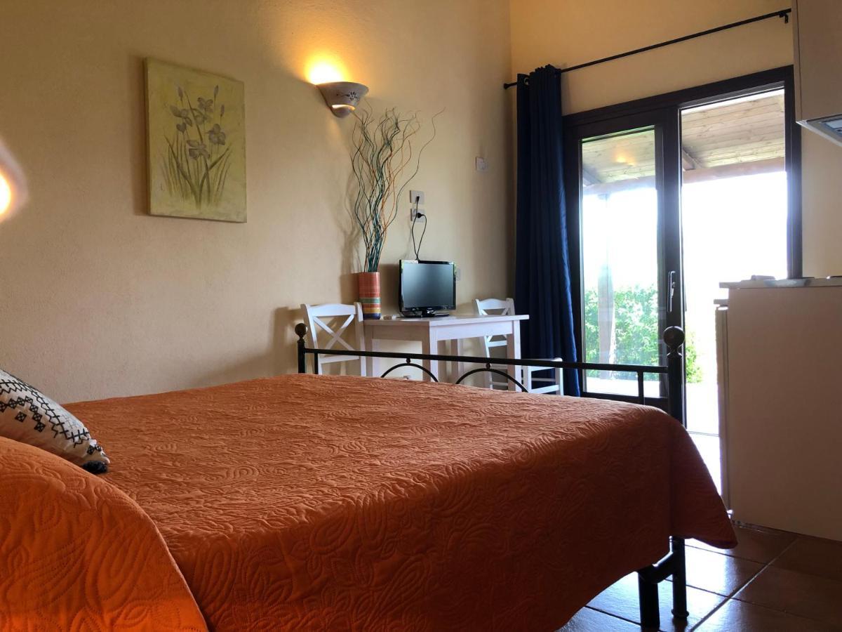 Agriturismo Campesi Casale Tra Le Vigne Aglientu Eksteriør bilde